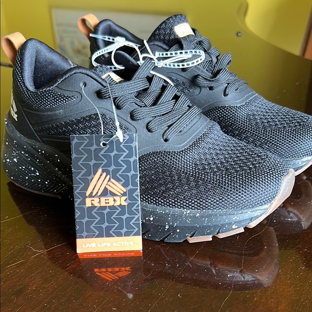 Reebox Galia  Women’s Black Athletic Shoes, New with Tags, Flecks on Soles, sz 6